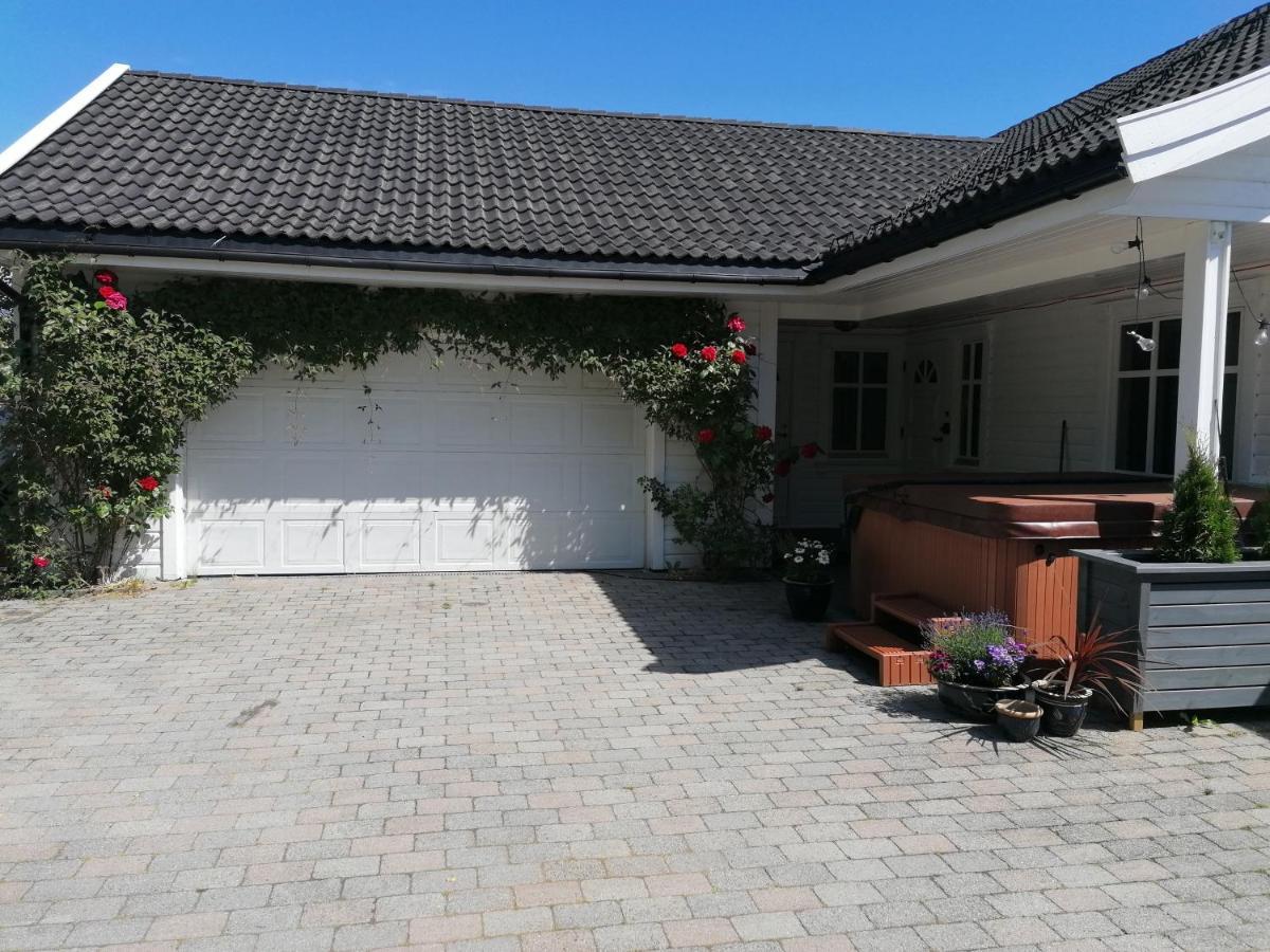 Family House Close To The Beach Villa Mosterhamn Buitenkant foto